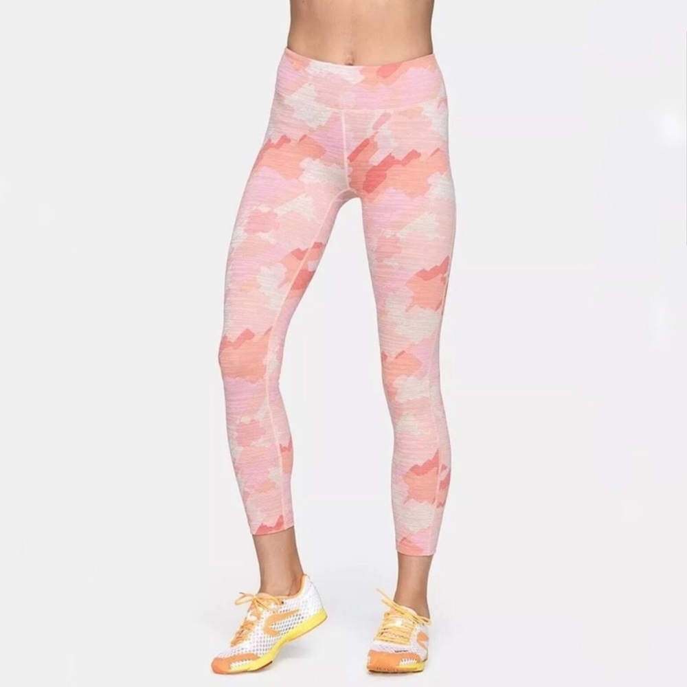 Outdoor Voices • TechSweat Flex 3/4 Leggings - Picture 1 of 7